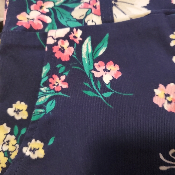 Lily Morgan Floral Pattern Shorts Size Small - Picture 2 of 6